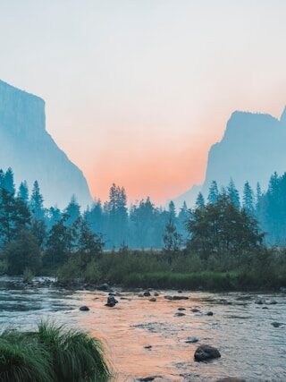 Image of a mountain landscape.